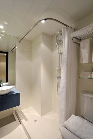 Superior Room | Bathroom