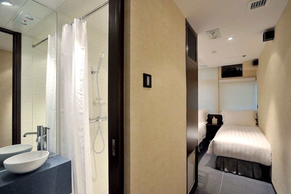 Minibar, in-room safe, desk, iron/ironing board