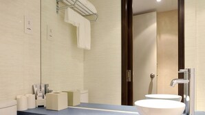 A modern bathroom with a large mirror, a white sink, and a toilet. - Mingle Place With The Star (Hong Kong)