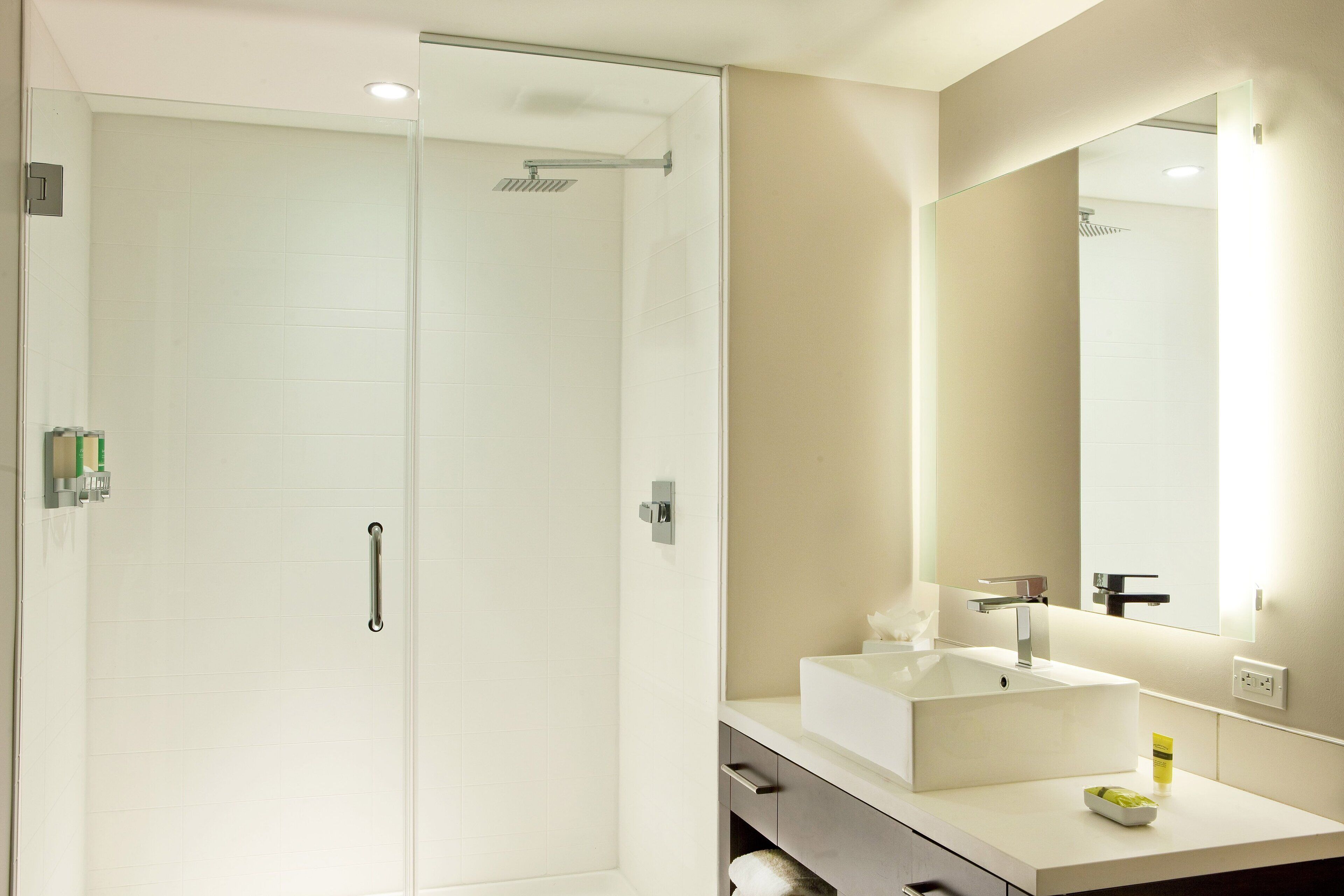 room, 1 king bed, non smoking | bathroom | shower, rainfall showerhead, designer toiletries, hair dryer