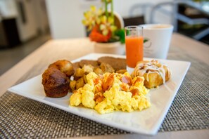 Free daily continental breakfast - Element by Marriott Miami Doral (Miami)
