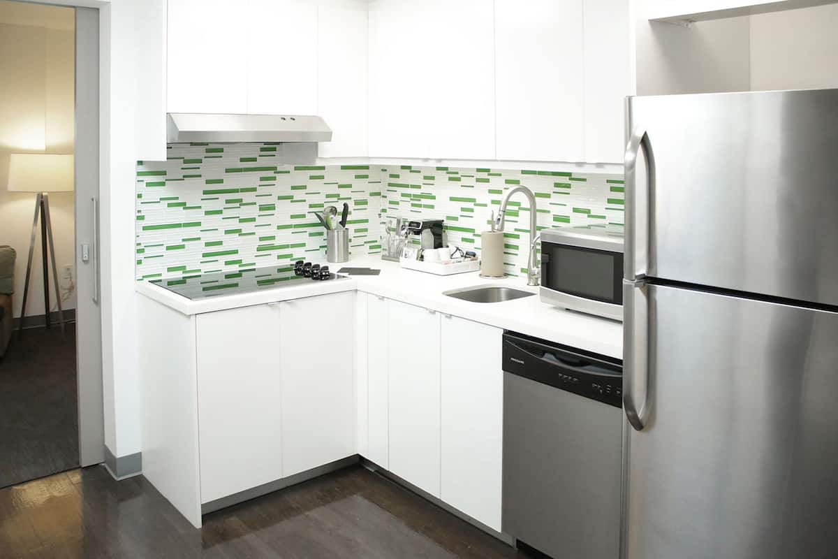 executive suite, 1 bedroom, non smoking | private kitchen | microwave, coffee/tea maker, toaster, cookware/dishes/utensils