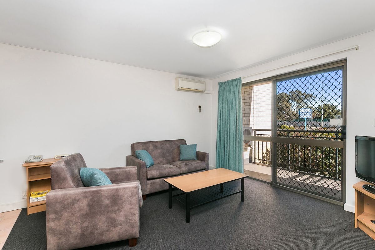 One Bedroom Apartment | 1 bedroom, in-room safe, desk, soundproofing