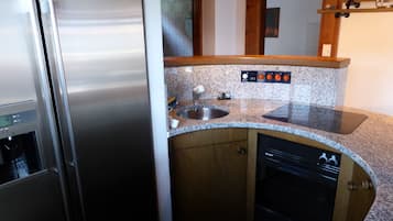 Apartment, 1 Double Bed with Sofa bed, Balcony, Mountain View | Private kitchen | Fridge, microwave, dishwasher, coffee/tea maker