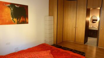 Apartamento, 1 cama de casal e sofá-cama, sacada, vista para a montanha | 1 quarto, roupas de cama premium, frigobar, quartos à prova de som