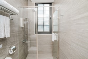 Classic Double Room | Bathroom | Shower, hydromassage showerhead, hair dryer, slippers - Royal Rose Hotel Ximen (Taipei)