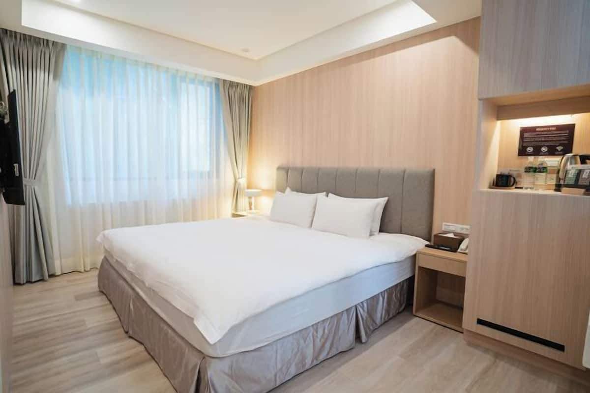 Caja de seguridad en la habitación y escritorio