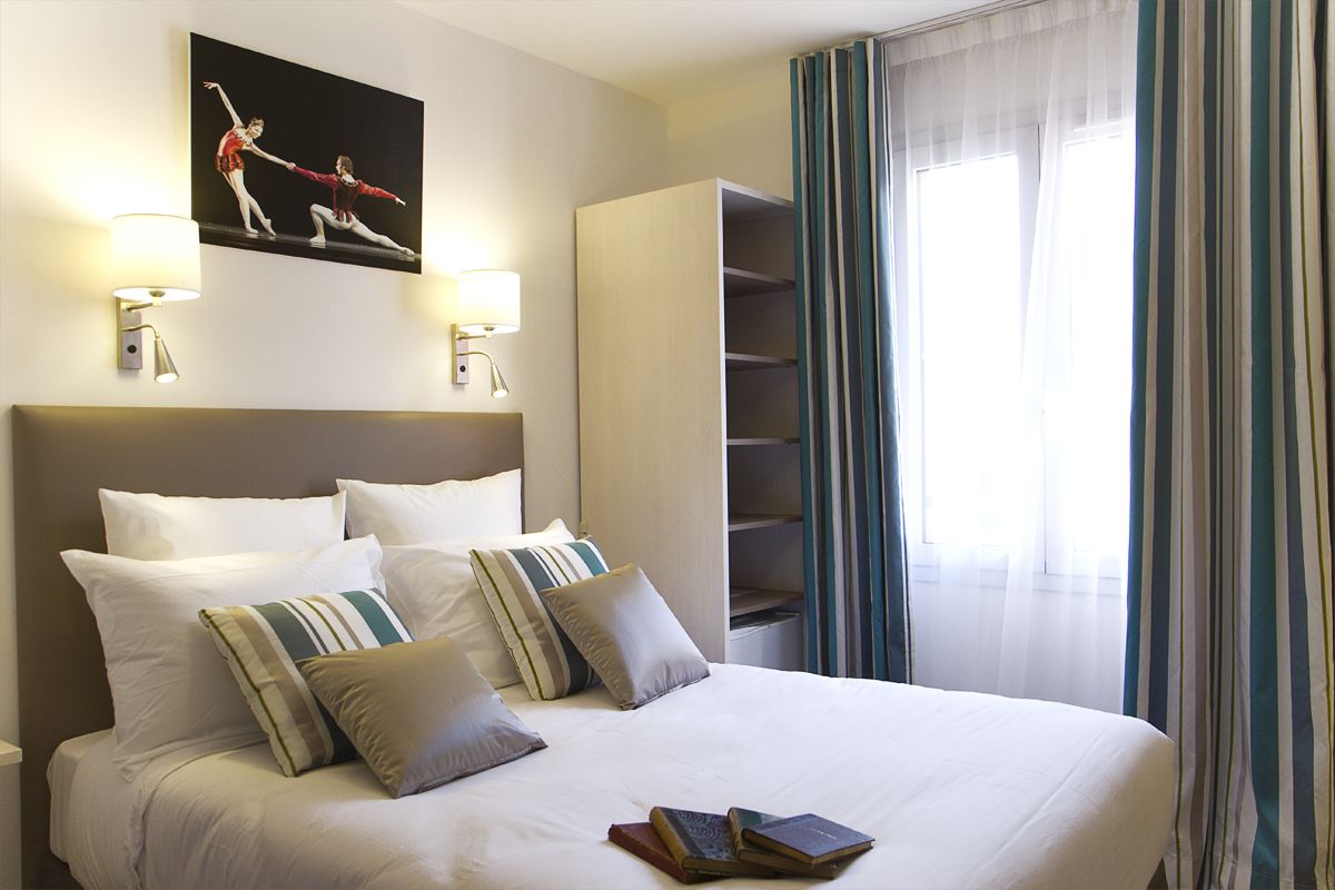 minibar, in-room safe, individually decorated, desk