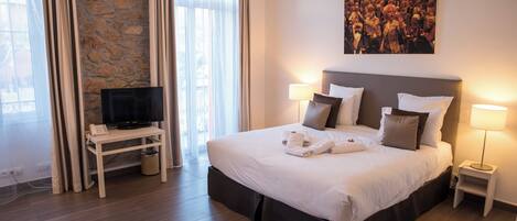 Minibar, coffres-forts dans les chambres, décoration personnalisée