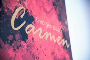 Junior Suite | Minibar, in-room safe, individually decorated, desk