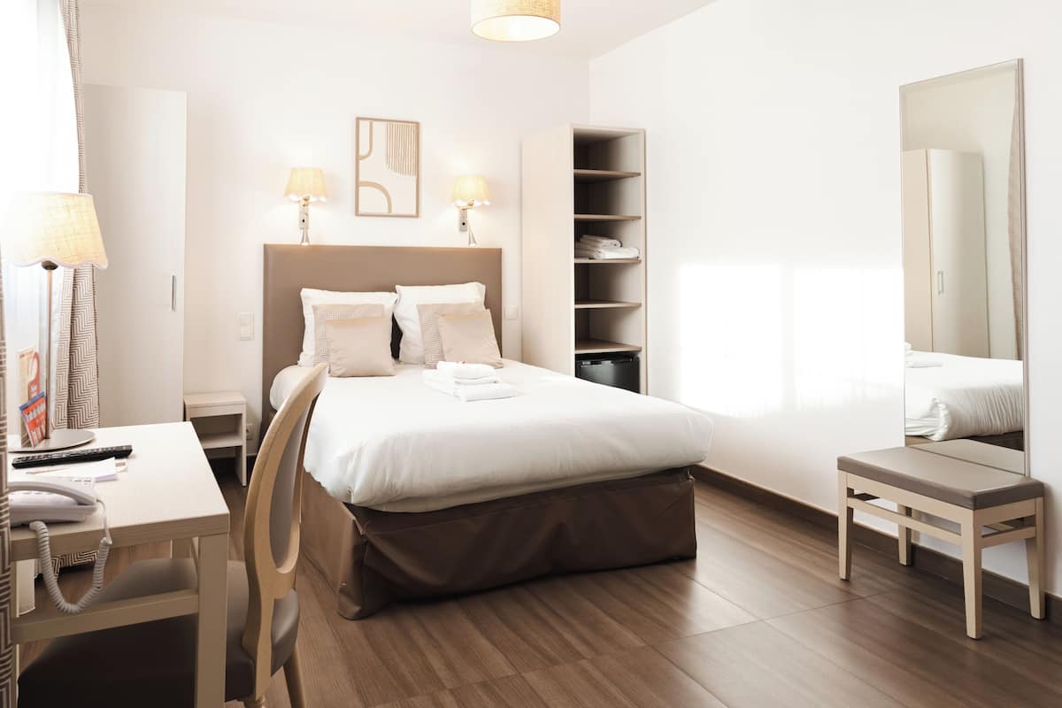 Standard Double Room | Minibar, in-room safe, individually decorated, desk