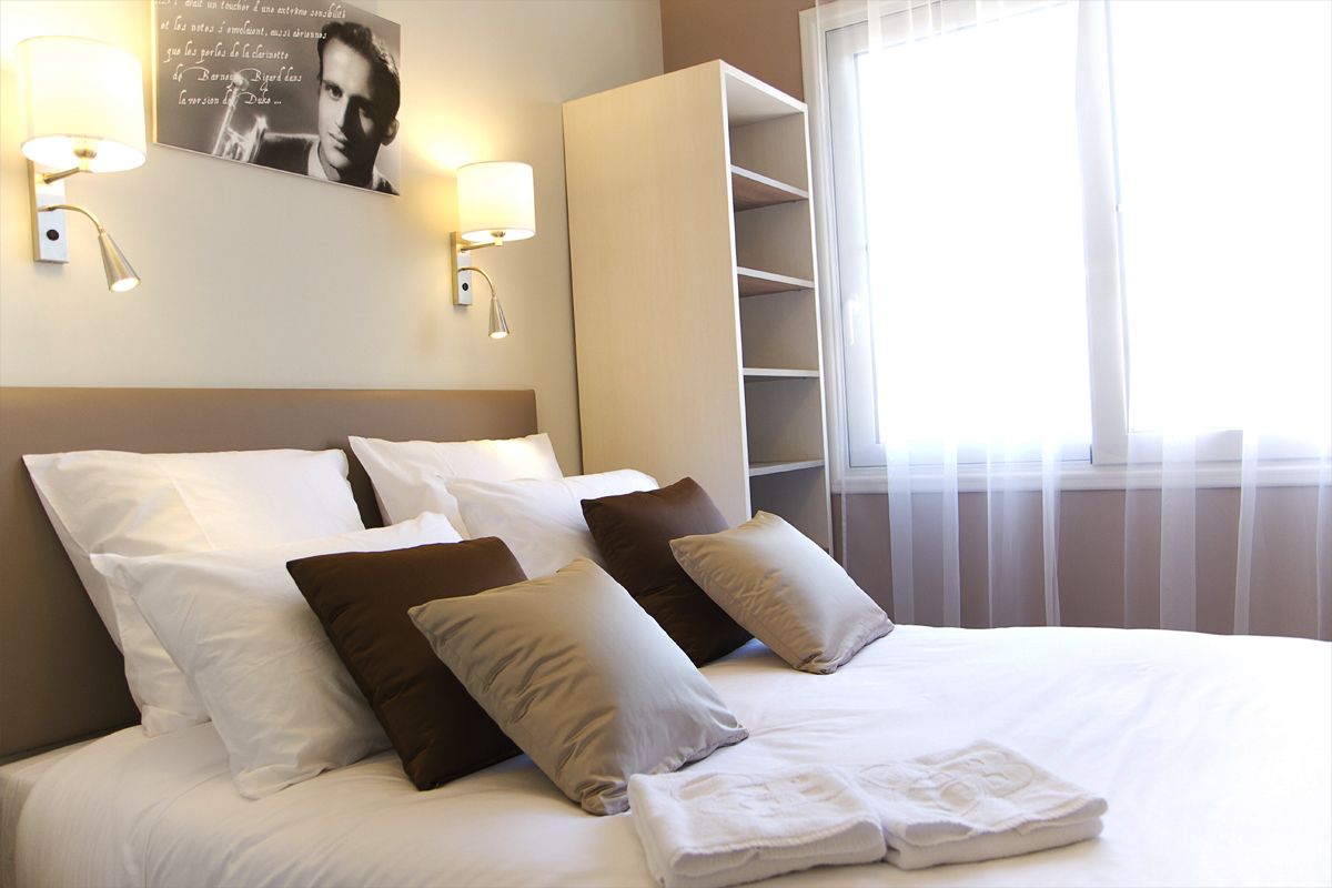 minibar, in-room safe, individually decorated, desk