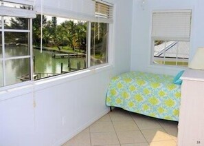 Iron/ironing board, free cots/infant beds, free WiFi - Castaways Beach and Bay Cottages (Sanibel)