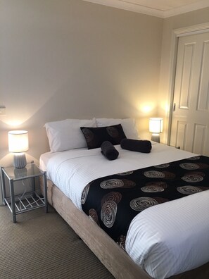 مكواة/لوح كي وواي فاي مجانًا وملاءات أسرّة