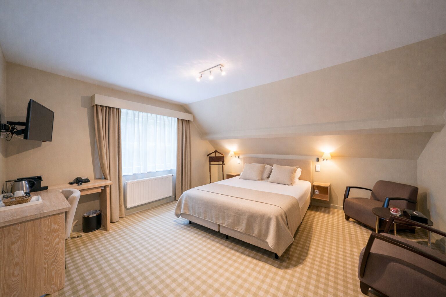 Classic Double Room | Premium bedding, individually furnished, desk, laptop workspace