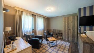 Superior Double Room | Living area | Flat-screen TV