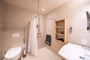 Klassieke Twin kamer | Badkamer | Gratis toiletartikelen, een haardroger