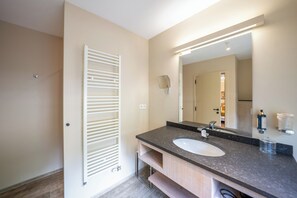 Suite | Bathroom | Free toiletries, hair dryer - La Barrière de Transinne (Libin)