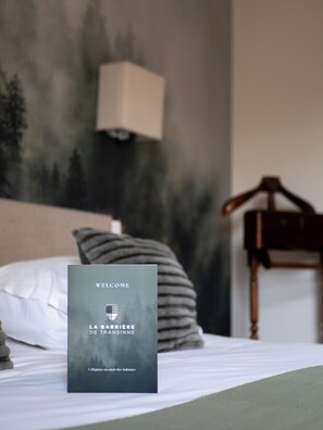 Habitación clásica doble | Ropa de cama de alta calidad, mobiliario individual, escritorio