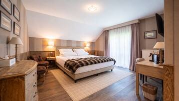 Superior Double Room, Garden View | Premium bedding, individually furnished, desk, laptop workspace