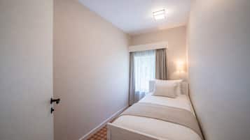 Family Suite | Premium bedding, individually furnished, desk, laptop workspace