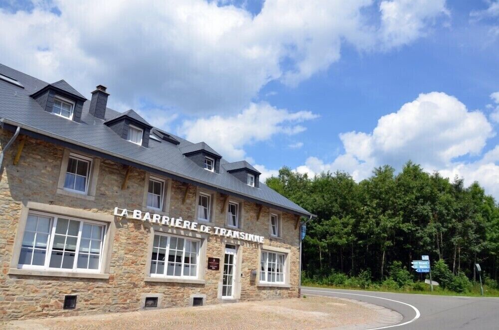 Hôtel Restaurant La Barrière de Transinne by null