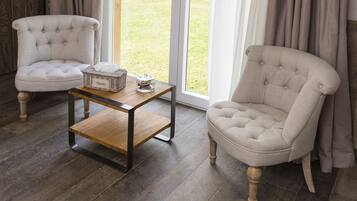 Standaard kamer | Luxe beddengoed, individueel gemeubileerd, een bureau