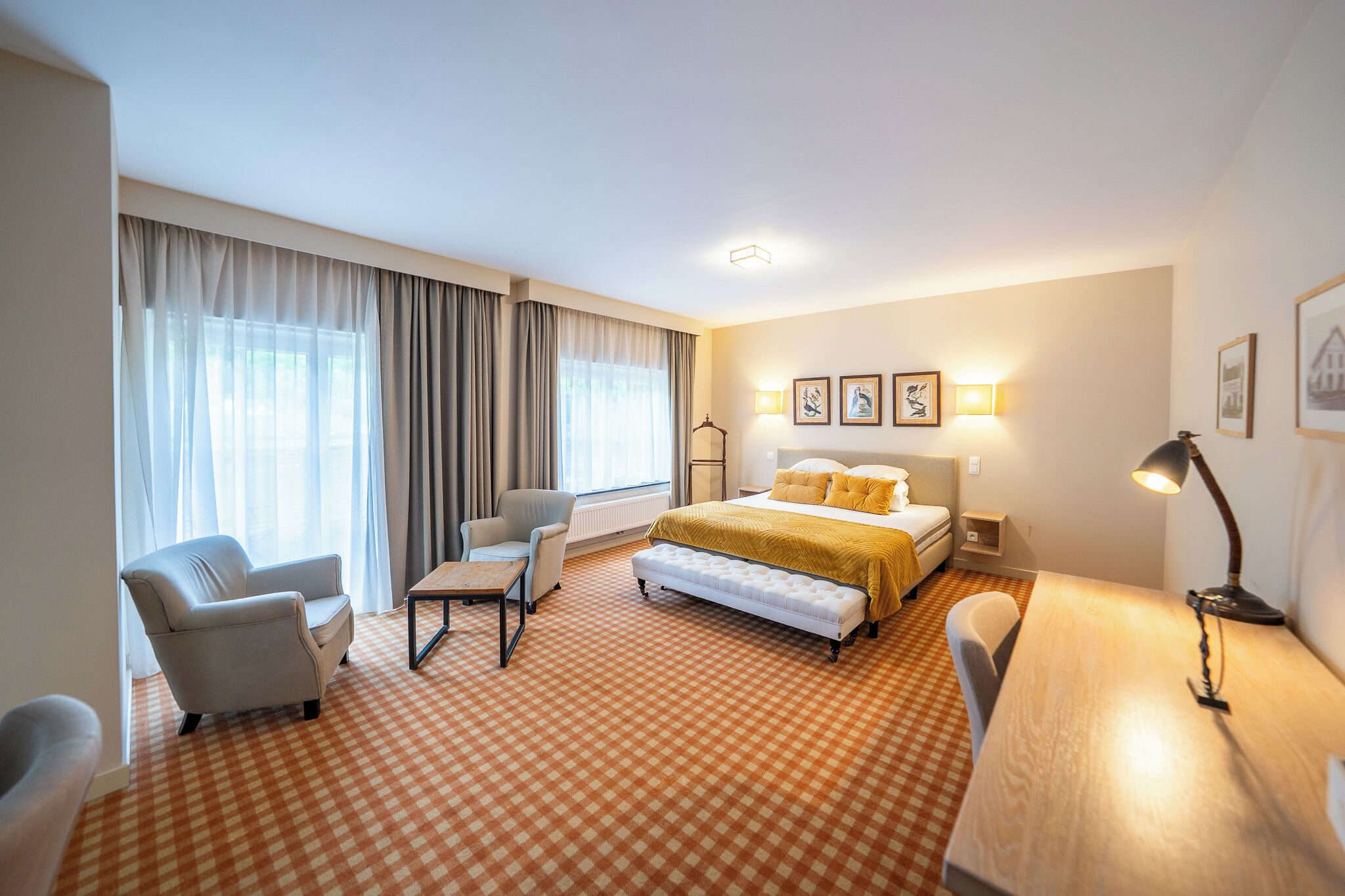 Suite | Premium bedding, individually furnished, desk, laptop workspace