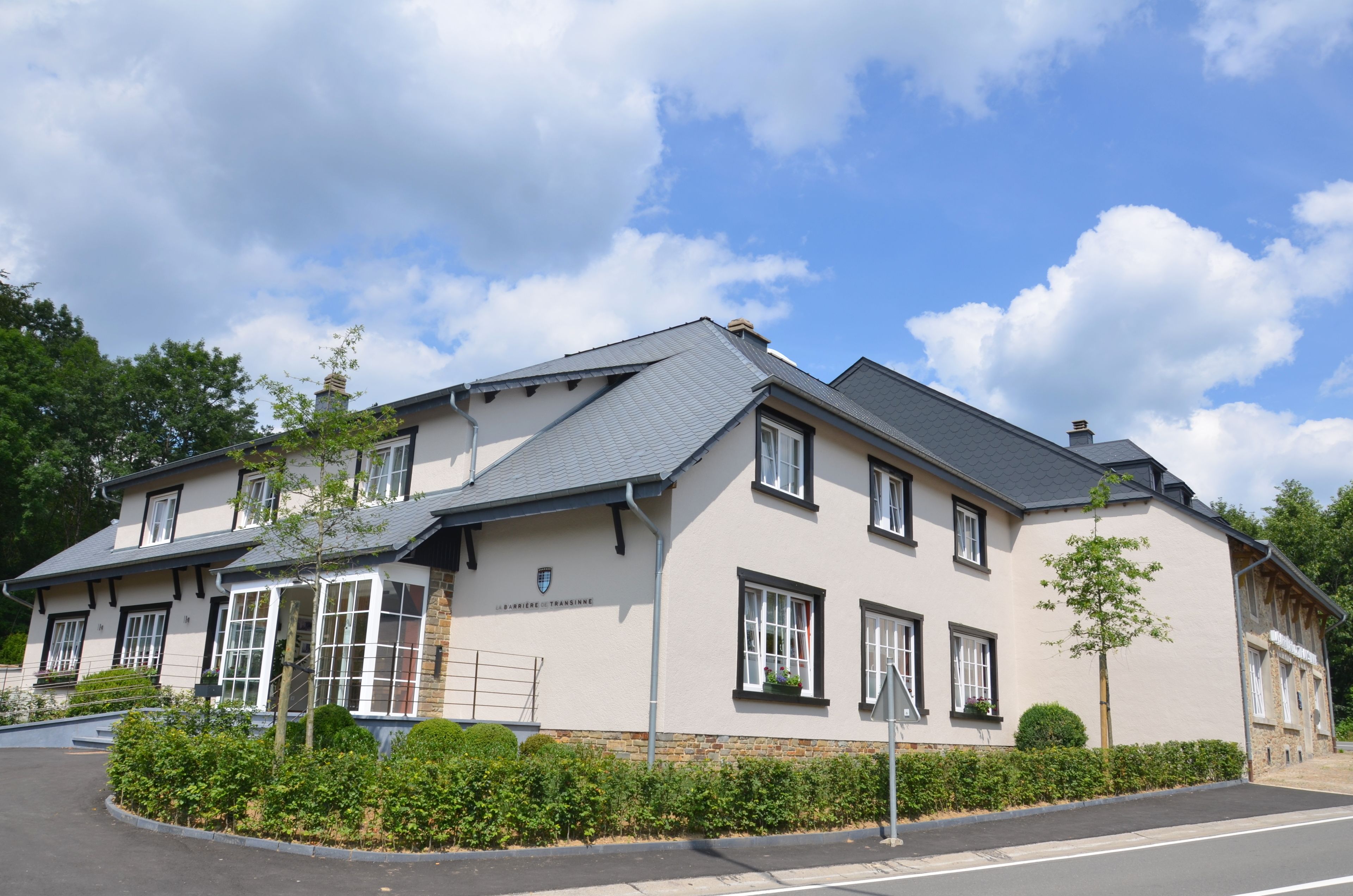 المنشأة من الخارج