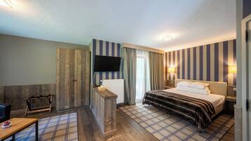 Superior Double Room | Premium bedding, individually furnished, desk, laptop workspace