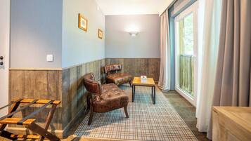 Superior Twin Room | Living area | Flat-screen TV