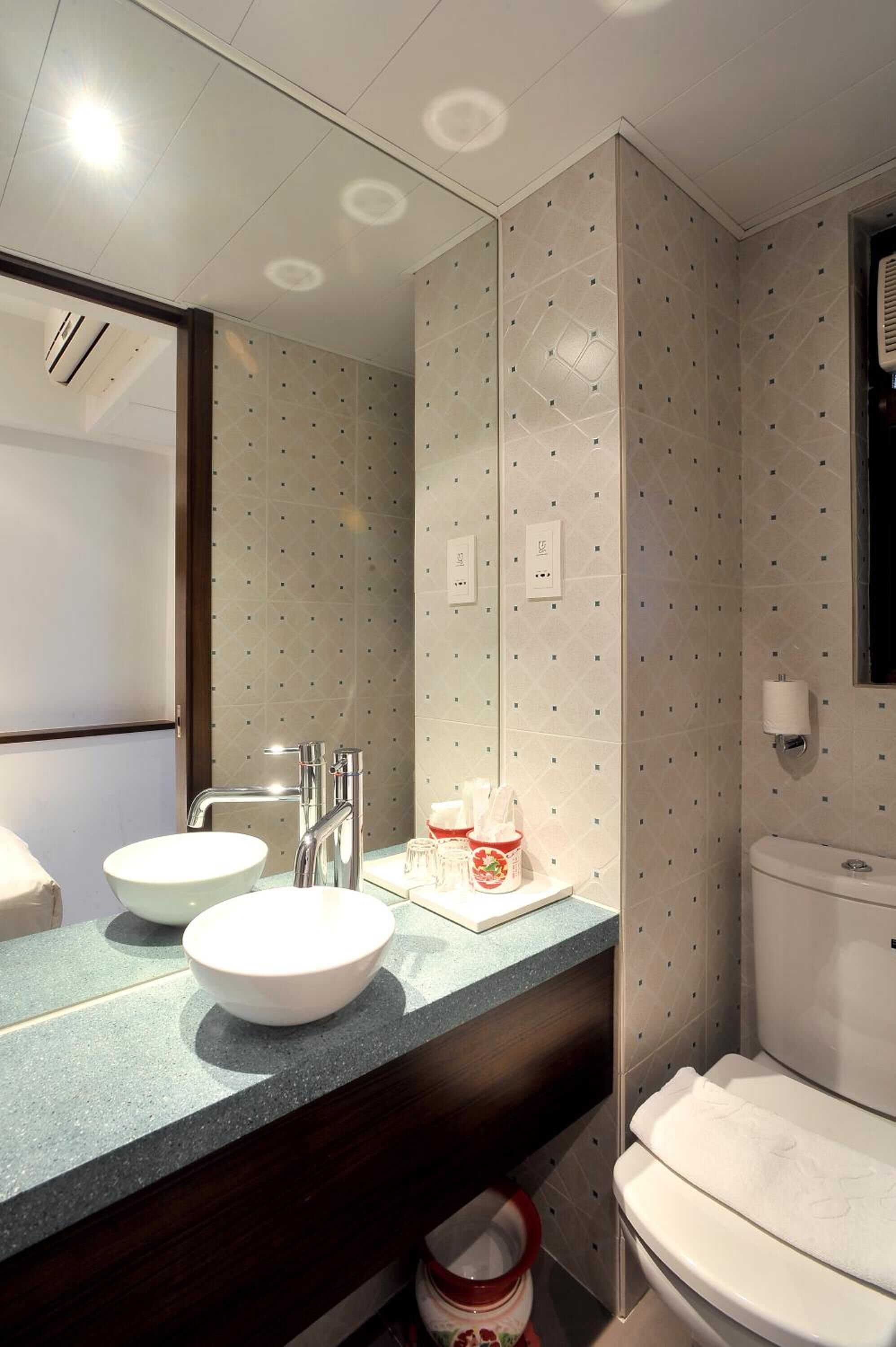 Photo - Mingle by The Park