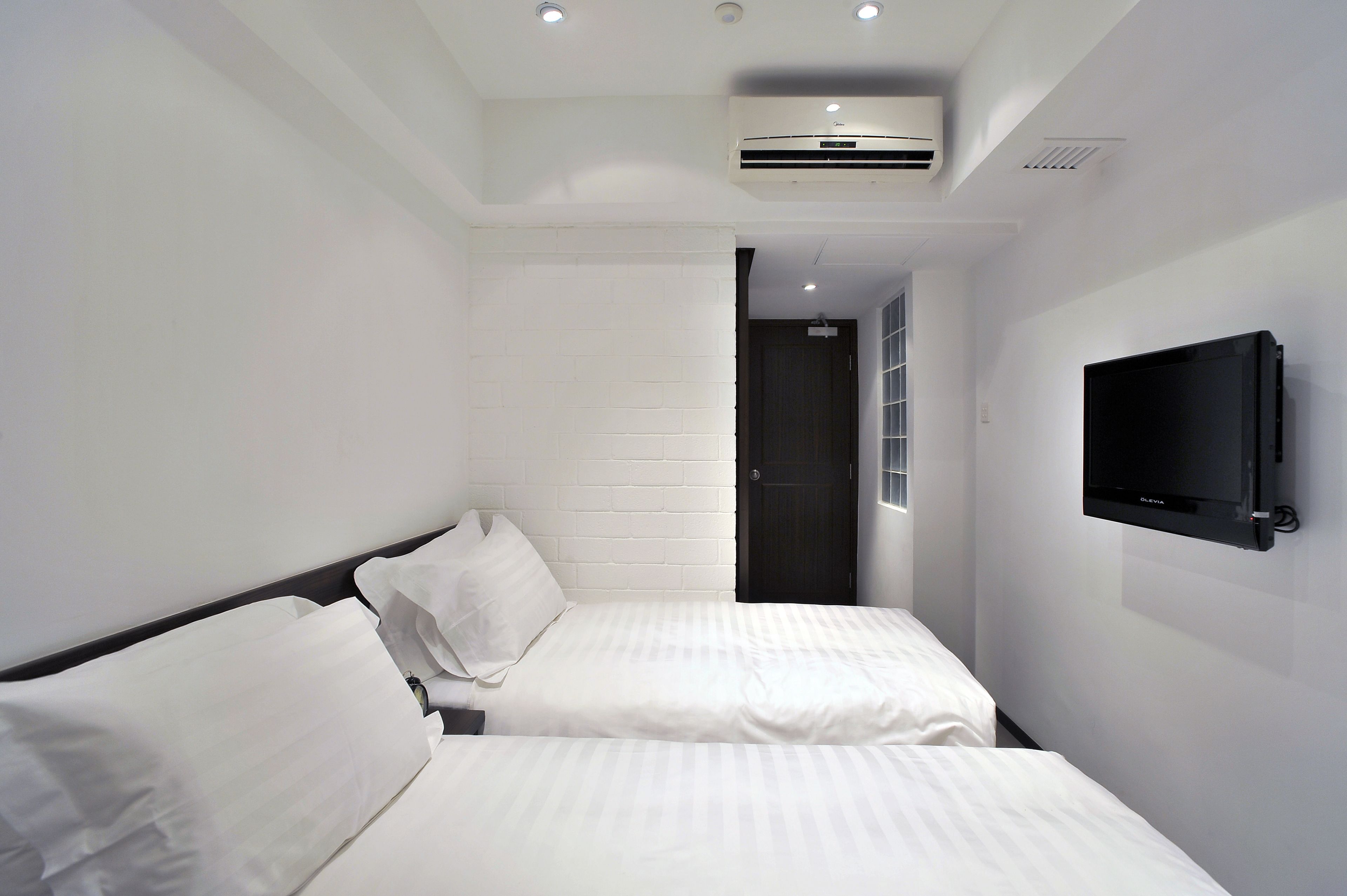 Photo - Mingle by The Park