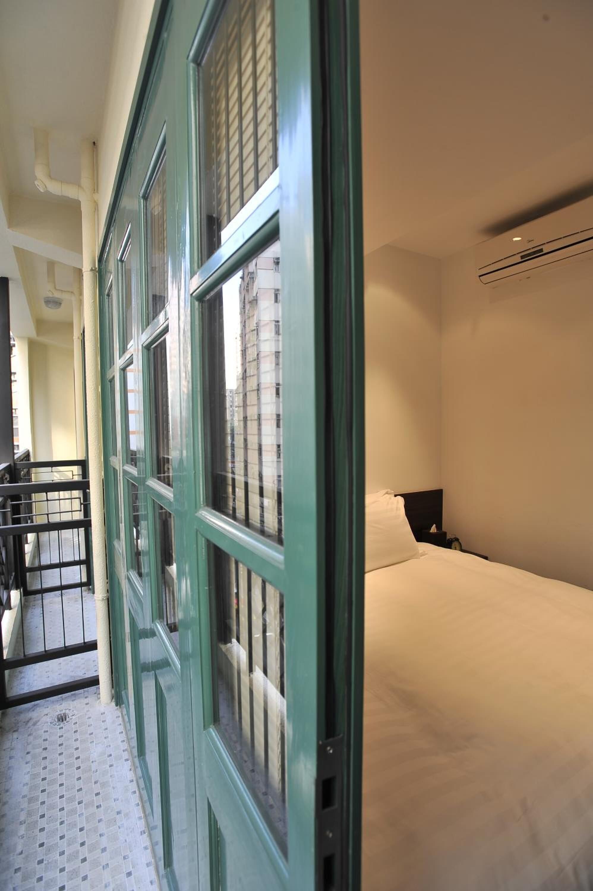 Photo - Mingle by The Park