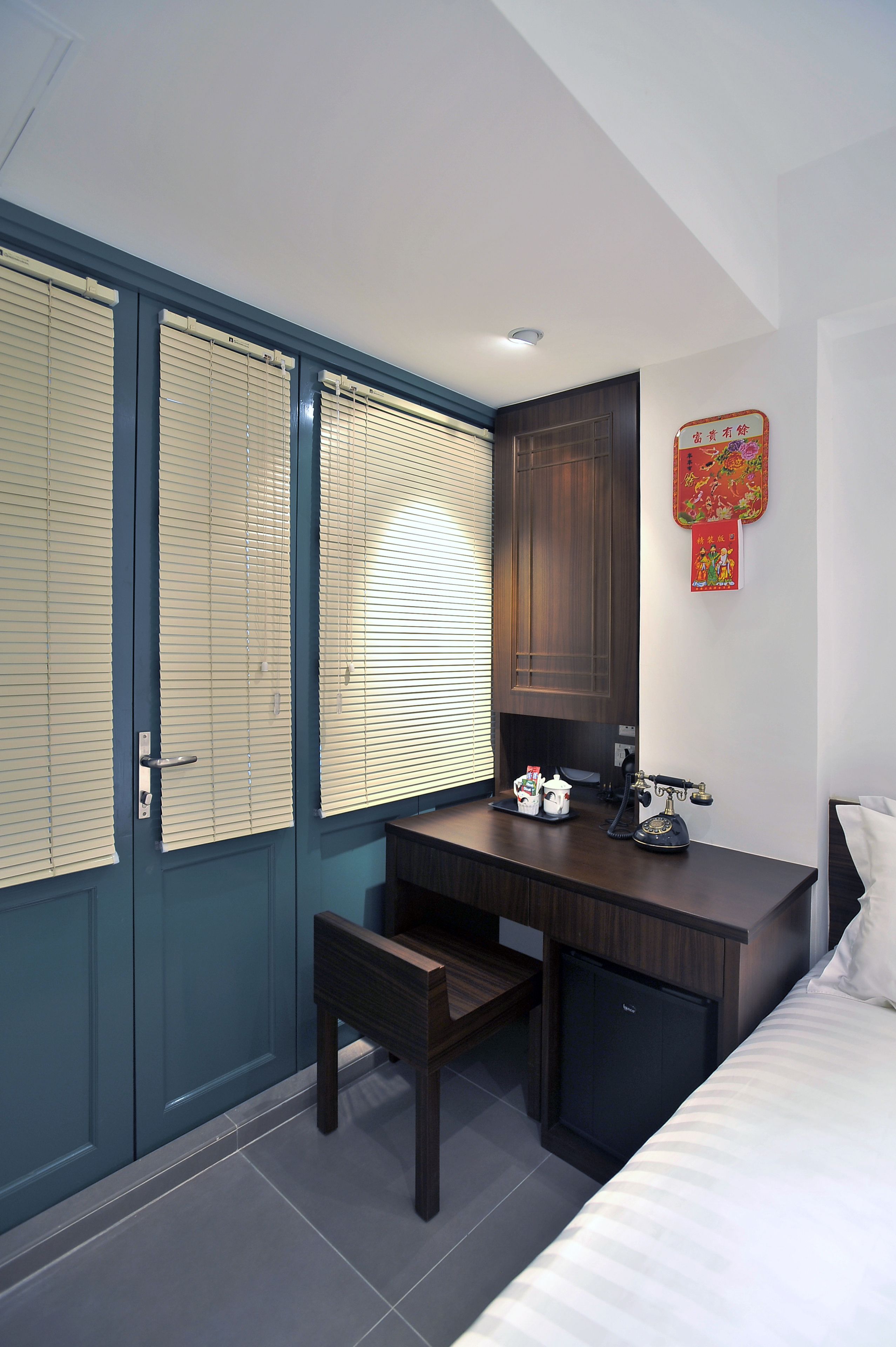 Photo - Mingle by The Park