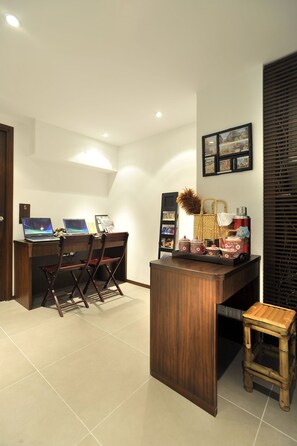 Business center - Mingle Place by The Park (Hong Kong)