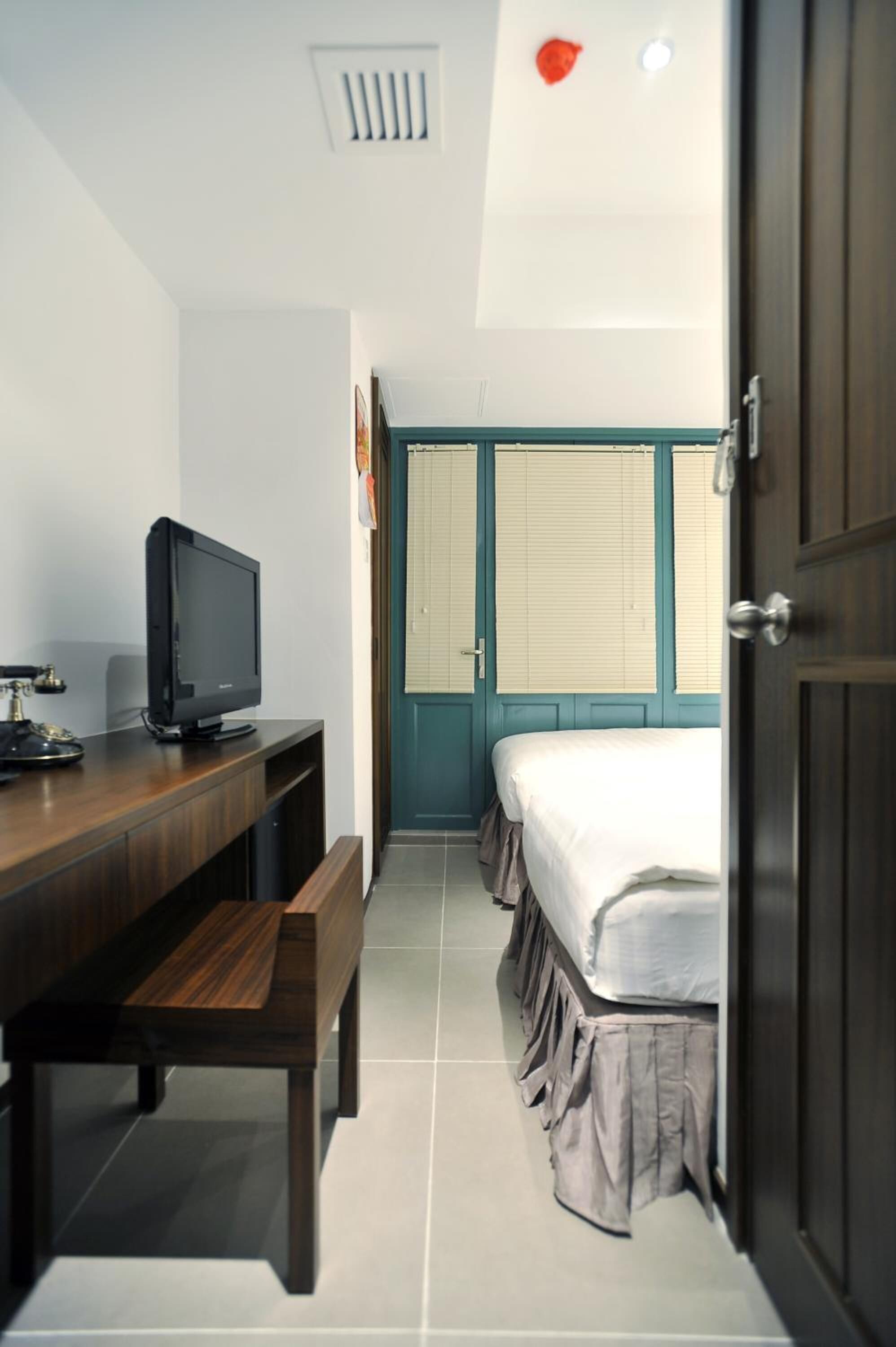 Photo - Mingle by The Park