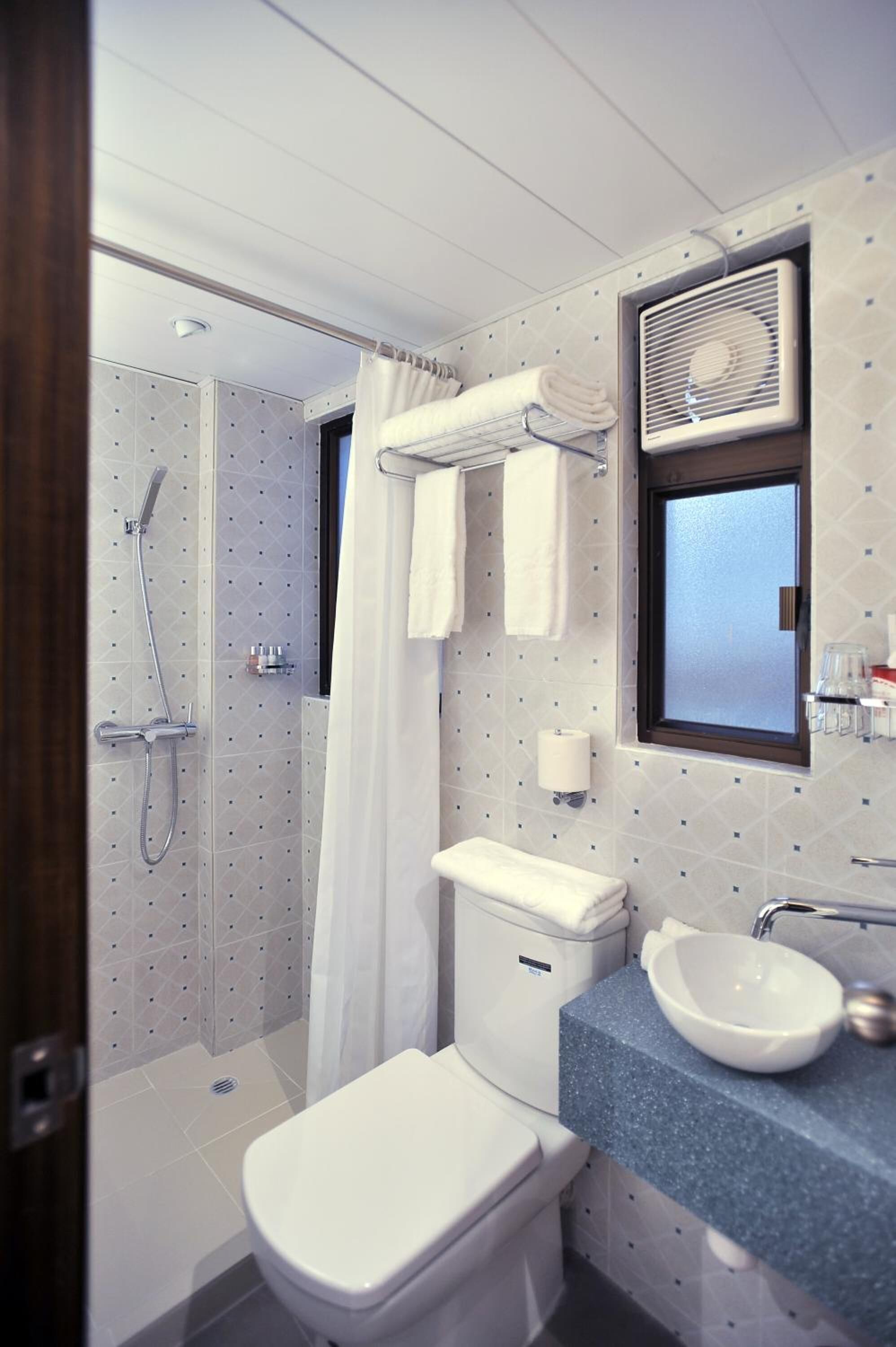 Photo - Mingle by The Park