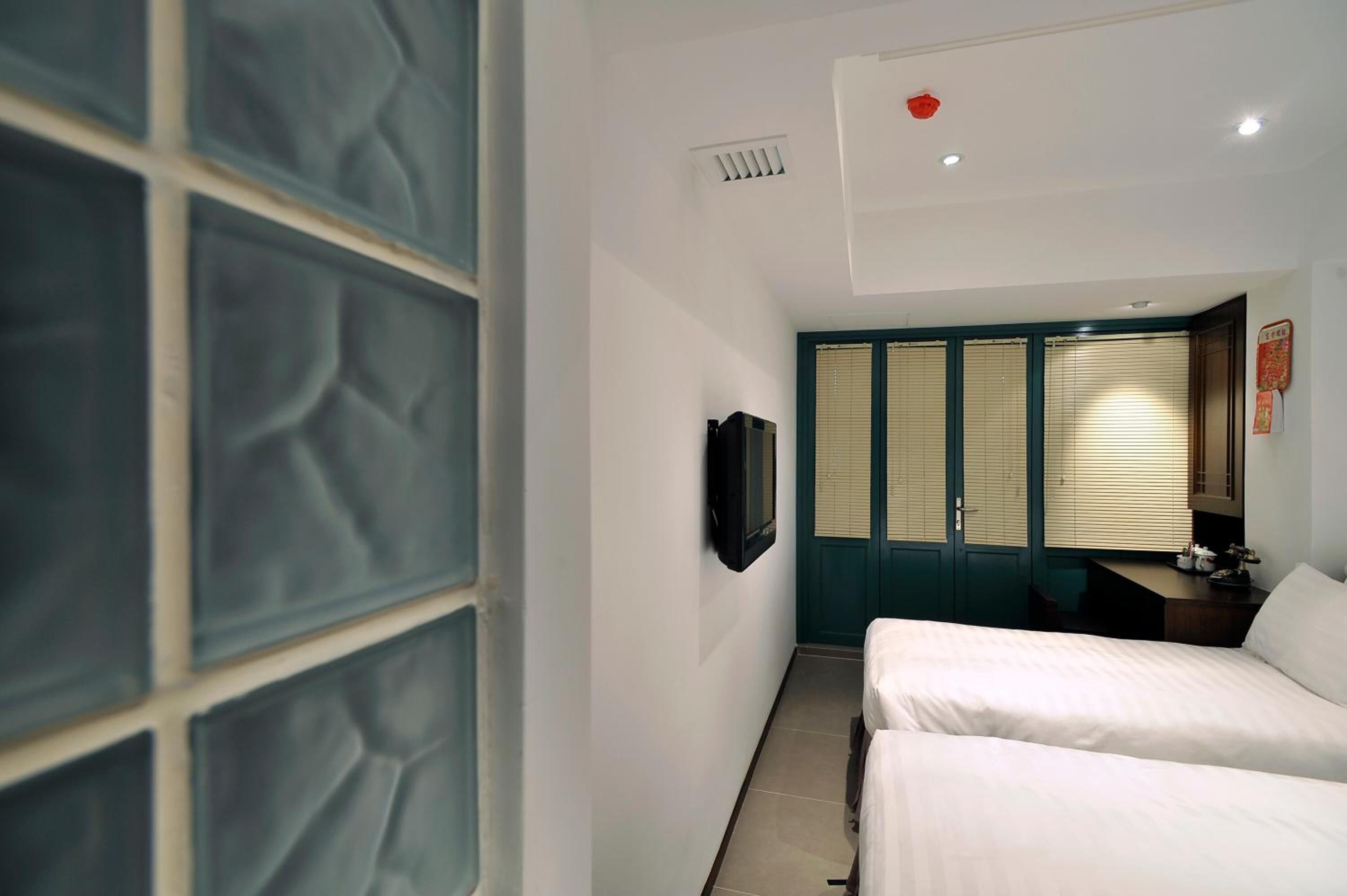 Photo - Mingle by The Park