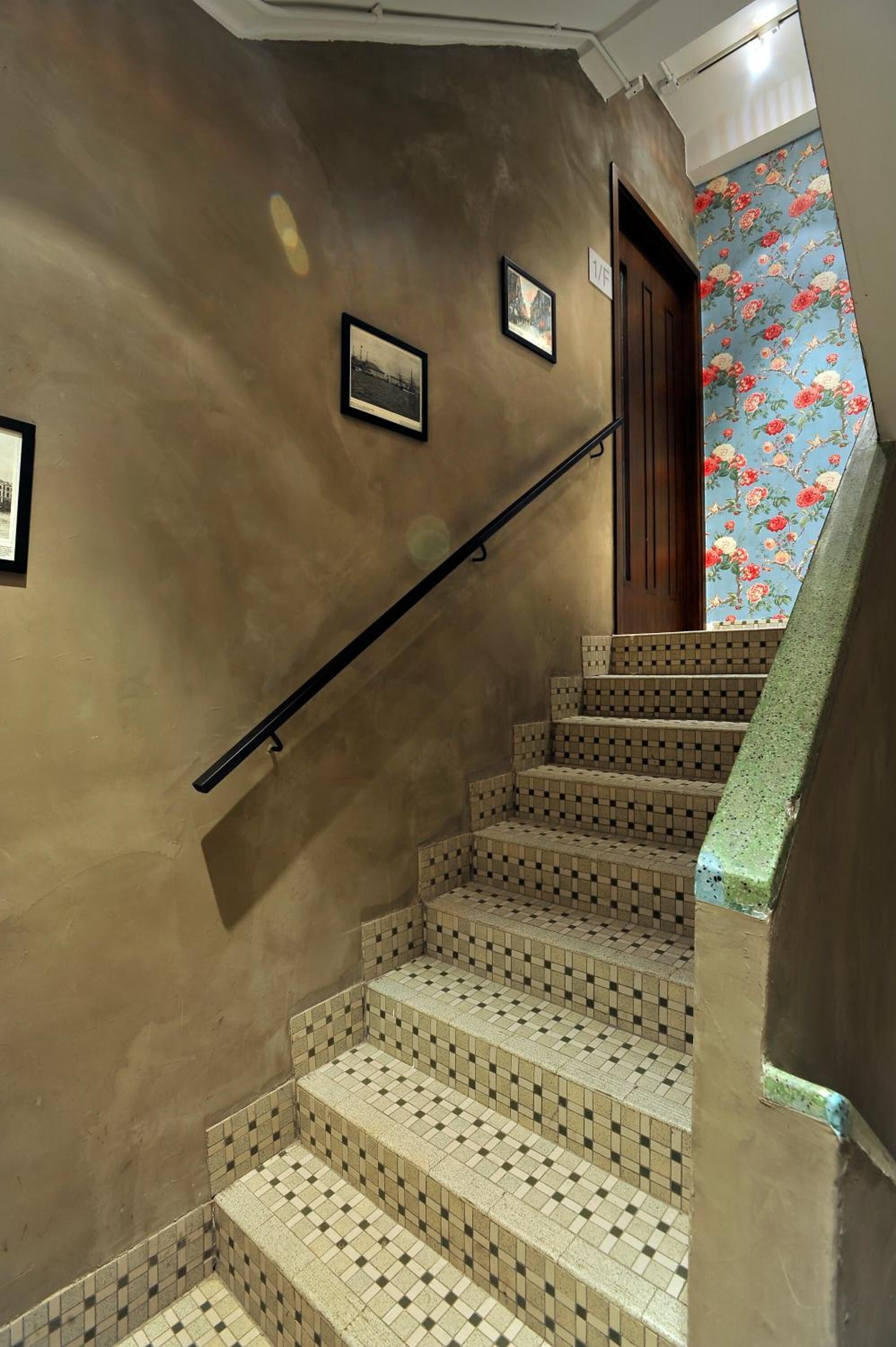 Photo - Mingle by The Park