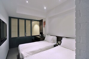 Minibar, safe på rommet, skrivebord og strykejern/-brett