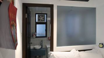 Minibar, in-room safe, desk, iron/ironing board