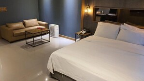 Standard Double Room | Premium bedding, desk, laptop workspace, soundproofing - Gallerya Hotel (Seoul)