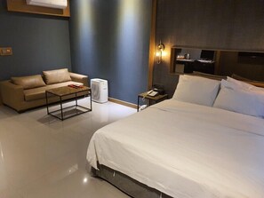 スタンダード ダブルルーム | 高級寝具、客室ごとに異なる装飾、客室ごとに異なるインテリア、デスク