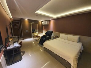 Deluxe Double Room | 1 bedroom, premium bedding, individually decorated