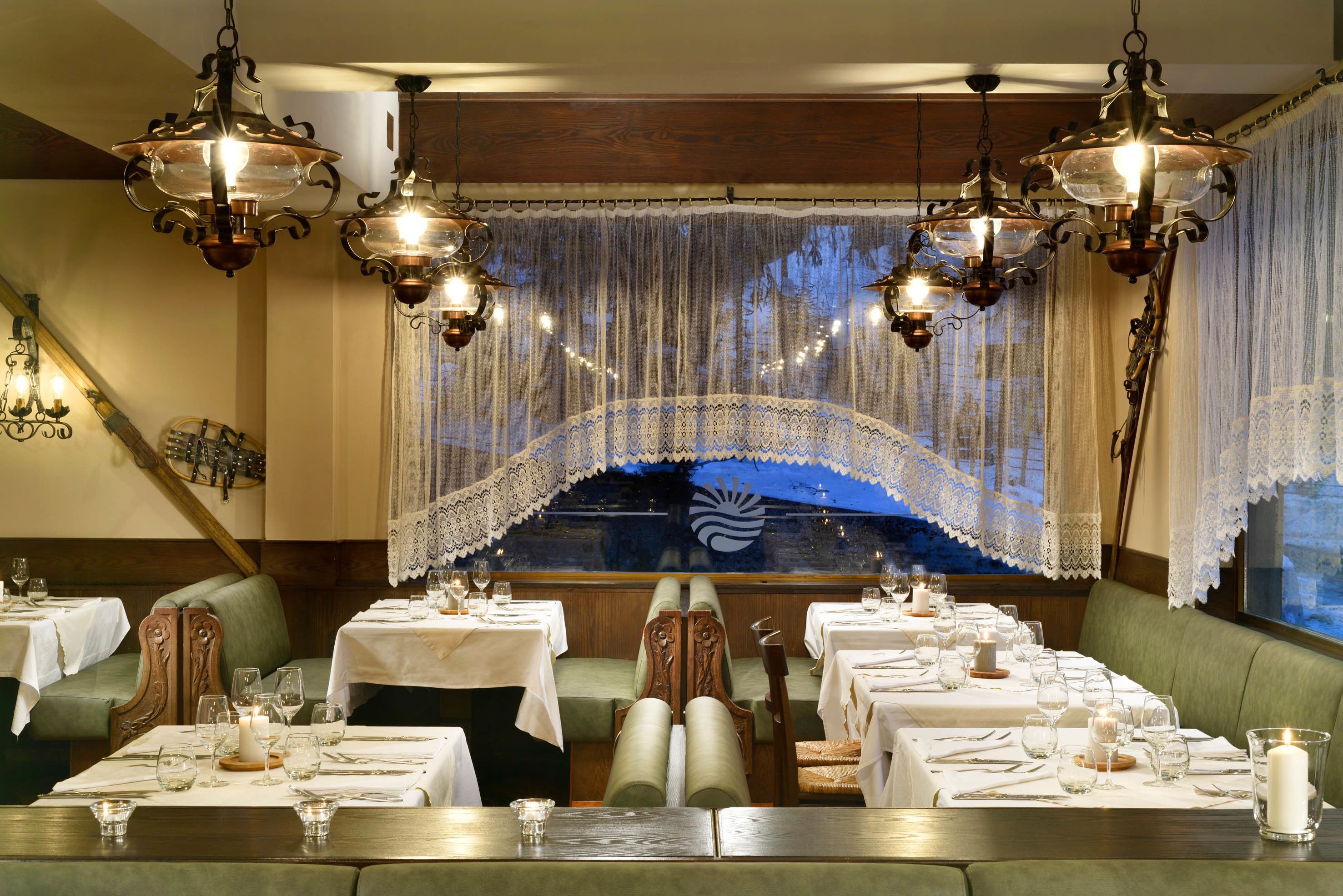 Breakfast, lunch, dinner served; Italian cuisine 