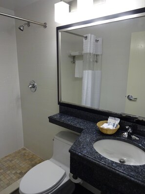 Free toiletries, hair dryer - Hotel Bliss (Brooklyn)