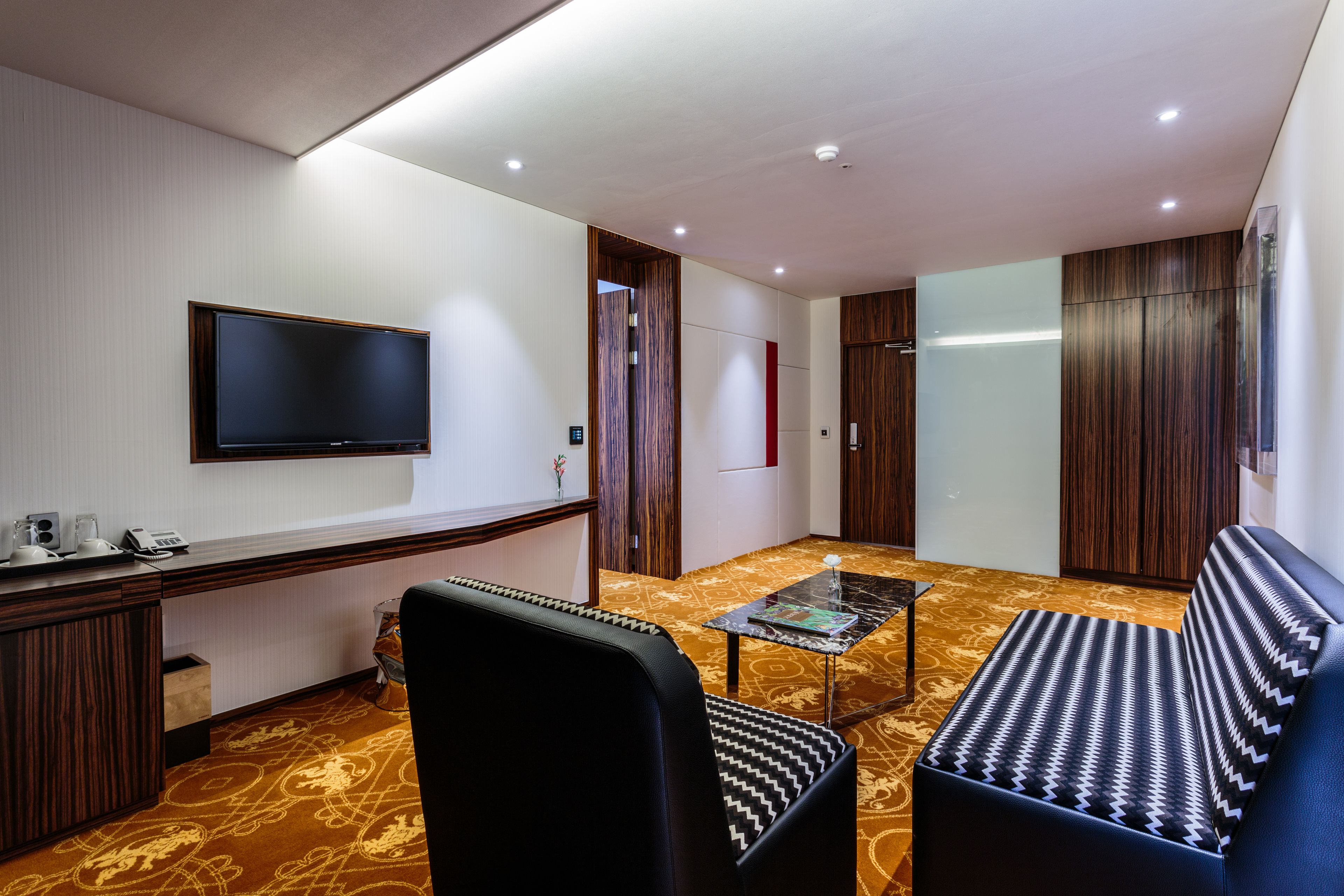 smart tv, netflix, streaming services