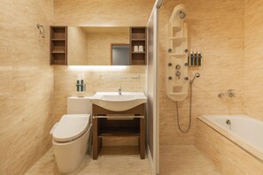 Dusche, Hydromassagedusche, Haartrockner, Hausschuhe