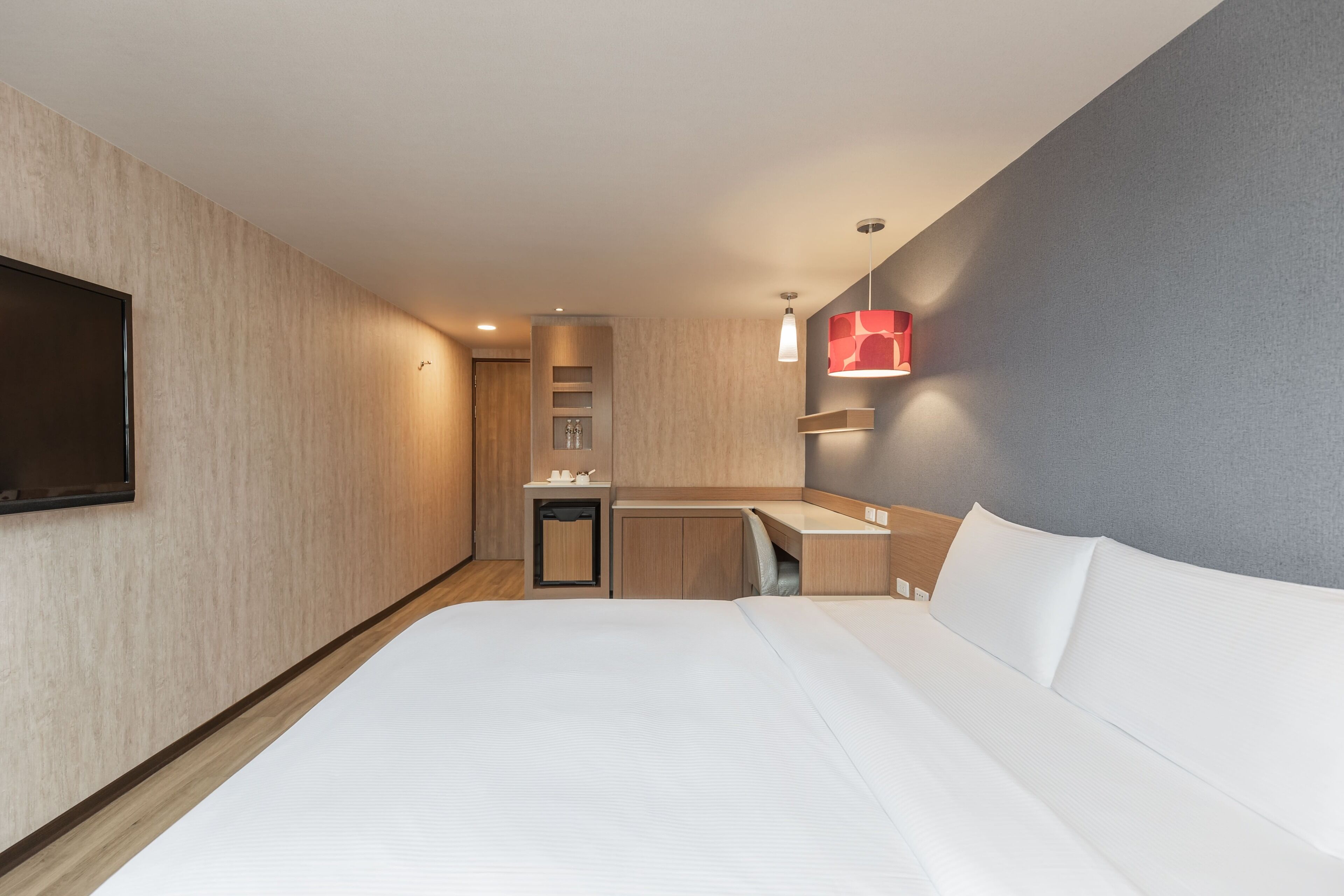 deluxe double room | living area | 47-inch led tv with digital channels, tv